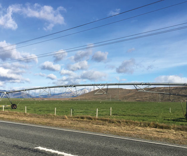 Tracking pollution sources in groundwater tracers