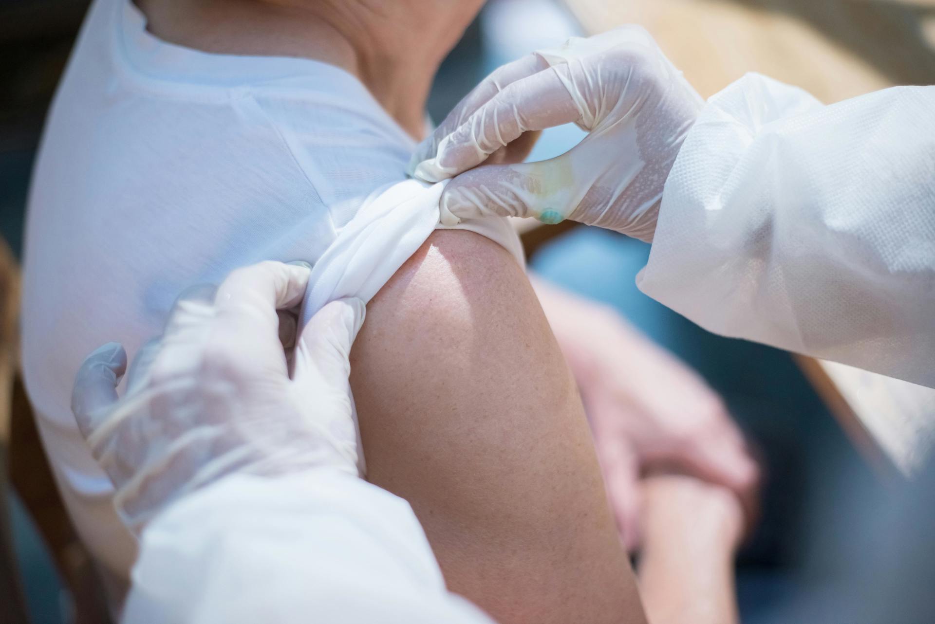 Covid-19 vaccines shown to reduce virus transmission for entire households